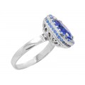 Γυναικείο λευκό δαχτυλίδι με μπλε πέτρα στο κέντρο και γαλάζιες πέτρες
