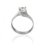 Ασημένιο γυναικείο μονόπετρο με ζιργκόν πέτρες επιπλατινωμένο