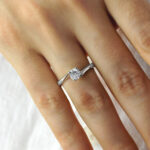 Μονόπετρο γυναικείο δαχτυλίδι από λευκόχρυσο στα 14 καράτια με ζιργκόν πέτρα - Image 2