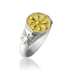 Δαχτυλίδι ασημένιο με επίχρυση κεφαλή αρχαίου ελληνικού ανθεμίου και στο πλάι το δελφικό έψιλον