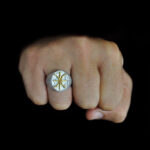 Δαχτυλίδι ασημένιο επιπλατινωμένο σε οβάλ σχήμα με επίχρυσο το δελφικό έψιλον - Image 2