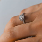 Μονόπετρο γυναικείο δαχτυλίδι από λευκόχρυσο στα 14 καράτια με ζιργκόν πέτρες - Image 2